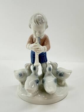 Vintage Gerold Porzellan Bavaria Boy Feeding Geese Porcelain Figurine Germany